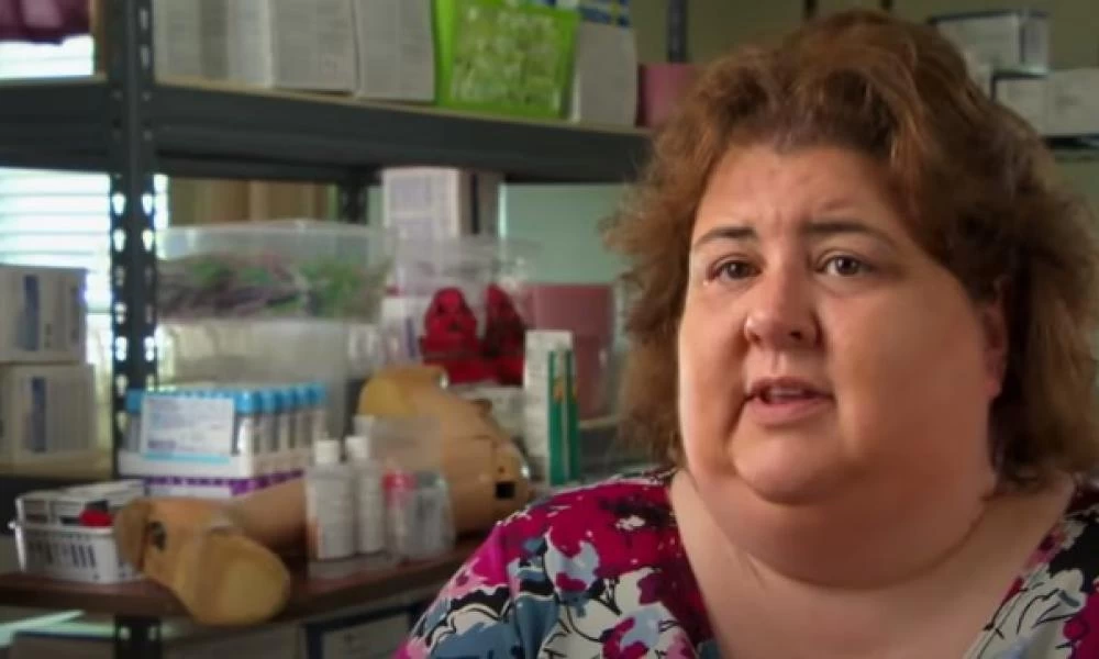 «Τσιγκουνεύτηκε» τον οδοντίατρο και έκανε εξαγωγή δοντιού στο σπίτι